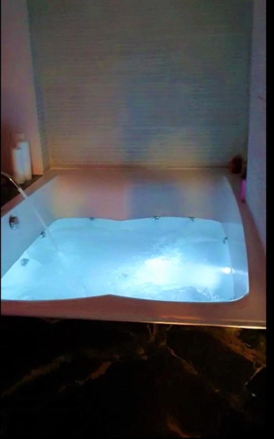 Romantic Jacuzzi Apartment Atina Dış mekan fotoğraf