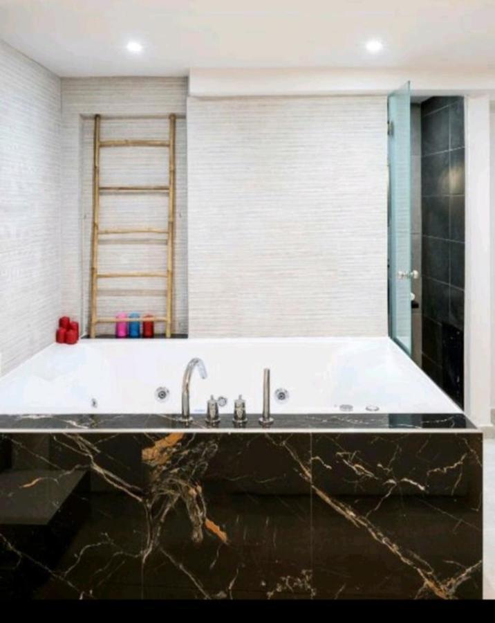 Romantic Jacuzzi Apartment Atina Dış mekan fotoğraf